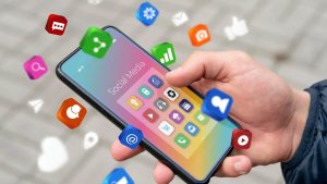 Estudio revela que trabajadores chilenos temen que sus redes sociales perjudiquen sus empleos