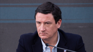 Squella eleva tensión y responde duramente a Alvarado tras respaldo a Pavez: 