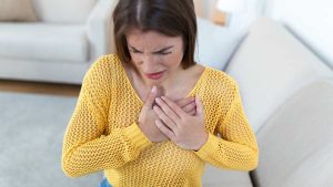 Dolor en el pecho y ansiedad: cuándo un ataque de pánico se confunde con un infarto
