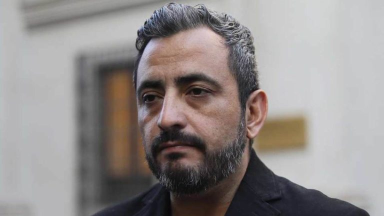 “Vamos a seguir adelante”: alcalde White es dado de alta tras crisis ansiosa por amenazas de muerte