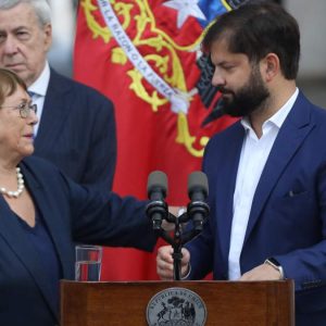 “Sí, sí valía la pena”: Boric respalda a Bachelet tras bajar su candidatura a la ONU