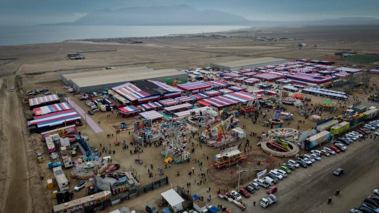 VIDEOS - Tormentas de arena y fuertes vientos obligan a suspender festejos de Fiestas Patrias en el norte