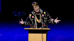 “Los principios no se transan por un cargo”: Bachelet reaparece junto a Boric tras revés en la ONU
