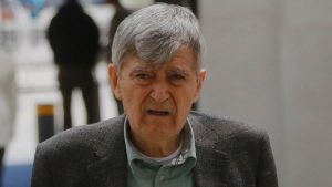 Últimas horas de Camilo Escalona: Gabriel Boric y dirigentes políticos llegan a acompañarlo