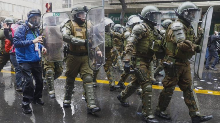 Acuartelamientos y refuerzo en seguridad: así se preparan las municipalidades para este 11 de septiembre