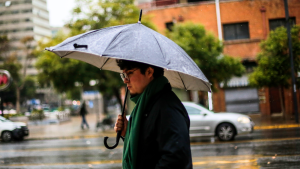 Qué día de esta semana regresaría la lluvia a Santiago: cuántos milímetros se anticipan