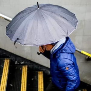 Lluvia continuará toda la noche en Santiago: anticipan jornada “complicada hasta la madrugada”