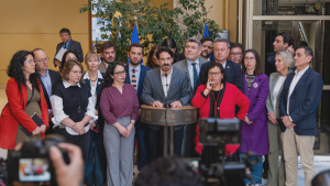 Bancadas de oposición oficializan interpelación a canciller Pérez Mackenna: 