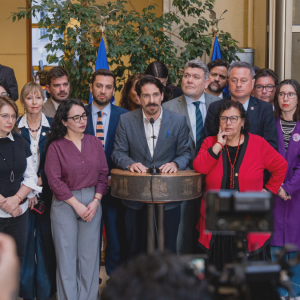 Bancadas de oposición oficializan interpelación a canciller Pérez Mackenna: 