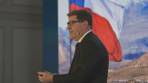 Biministro Mas llama a invertir en Codelco: 