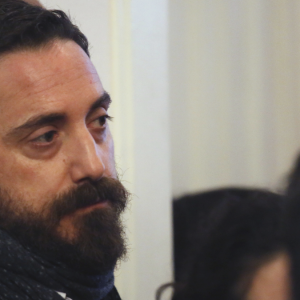 Pablo Larraín apunta contra el Gobierno por reacción oficial tras muerte de Patricio Guzmán