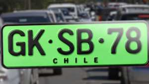 Cuál es el propósito de la nueva patente verde y qué vehículos están obligados a usarla en calles y carreteras