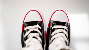 ¿Cómo limpiar tus zapatillas sin dañarlas? Recomendaciones para cada material