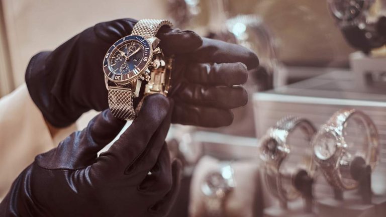 Robo de relojes por $1.200 millones: dos chilenos son detenidos por segunda vez en Japón