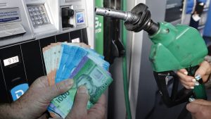 Gasolina mezclada con etanol: qué implica la fórmula que evalúa el Gobierno para enfrentar alza de combustibles