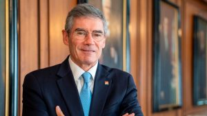 Presidente del Banco Estado apoya créditos hipotecarios en pesos:  