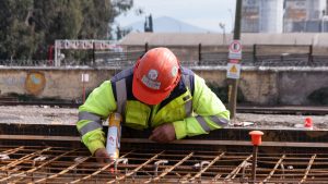 Proyectan nueva caída del Imacec tras retroceso de producción industrial en agosto