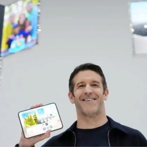El primer gran desafío de John Ternus en Apple: iPhone plegable debuta con dudas de los inversores