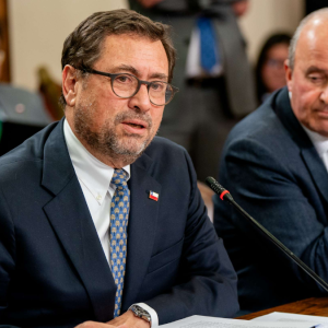 Canciller contra las cuerdas: reúnen firmas para interprelación y Alessandri reconoce 