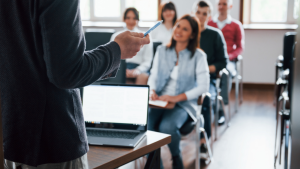 De la empleabilidad a la progresión laboral: una nueva forma de medir el impacto de la educación superior