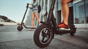 Licencia y seguro obligatorio: las nuevas reglas que buscan aplicar a scooters