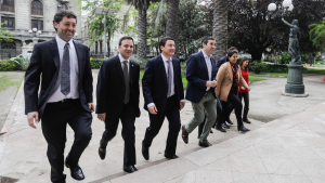 Oficialismo saca al pizarrón a la izquierda previo al 18-O y emplaza a condenar la violencia antes del domingo