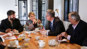 “Es el renacer del progresismo”: la oposición se muestra optimista tras la cita con Bachelet y Boric