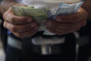 Golpe a los fondos de pensiones: AFP enfrentan pérdidas de miles de millones