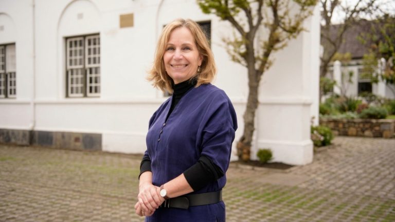 Magdalena Aninat, directora ejecutiva de colegios CEAS: 