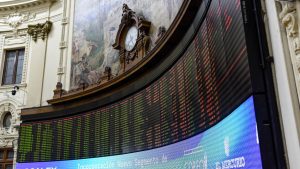 Bolsa de Santiago vive su peor jornada en cinco meses golpeada por Wall Street y el petróleo