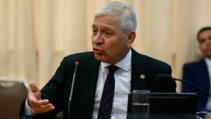 “Las ametralladoras que tenemos tienen 50 años”: General (R) Yáñez alerta por falta de equipamiento en Carabineros