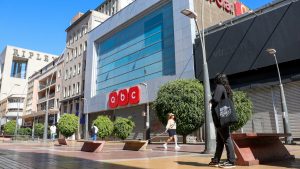 Doble feriado este fin de semana: ¿abrirán los supermercados y malls?