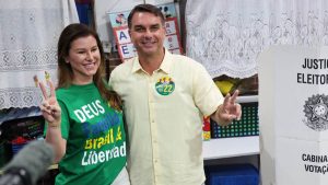“Quien no debe, no teme”: Lula critica salida de Flávio Bolsonaro en medio de investigaciones