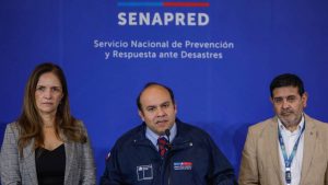 Senapred declara Alerta Roja en Santiago: las 10 comunas con riesgo de aluviones en las próximas horas
