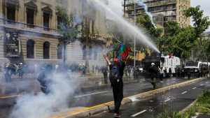 FOTOS - Marcha por el 18-O registra incidentes y obliga a cerrar cuatro estaciones de Metro