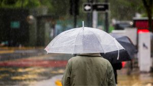 Santiago recibirá Halloween con lluvia: el horario en que los chubascos alcanzarán su mayor intensidad