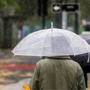 Santiago recibirá Halloween con lluvia: el horario en que los chubascos alcanzarán su mayor intensidad