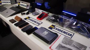 Desbaratan organización que vendía suscripciones de TV ilegal: investigan más de $4.000 millones