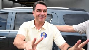 Flávio Bolsonaro desafía a Lula desde EE.UU. y se autoproclama presidente electo de Brasil
