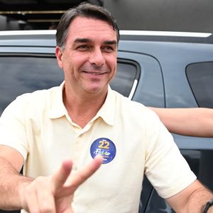 Flávio Bolsonaro desafía a Lula desde EE.UU. y se autoproclama presidente electo de Brasil