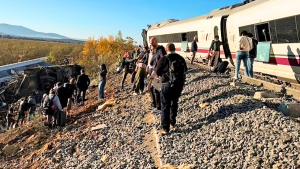 VIDEOS - Los impactantes y trágicos registros que dejó choque de trenes en España