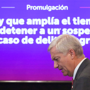 Las implicaciones de la nueva ley que aumenta el plazo de flagrancia que firmó el Presidente Kast