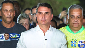 Lula celebra su cumpleaños entre la satisfacción por el triunfo y la fuga de Flávio Bolsonaro