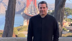 Quien es el sacerdote argentino que 