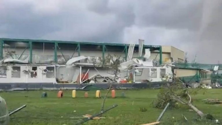 VIDEOS - Senapred decreta Alerta Roja en Requínoa tras tornado que destruyó gimnasio de colegio y dañó viviendas