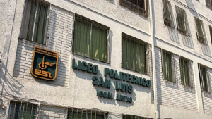 Qué se sabe del escolar detenido por llevar un arma modificada a su liceo en San Miguel