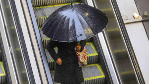 Con chubascos y tormentas eléctricas: a qué hora será el peak de la lluvia en la RM este jueves