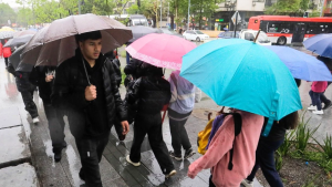 Cuándo regresará la lluvia a Santiago: sistema frontal incluiría tormentas eléctricas y granizos