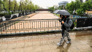 No guarde el paraguas: a qué hora volverá la lluvia a Santiago y dónde habrían tormentas eléctricas