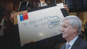 El día que Kast se comprometió a entregar un computador a cada estudiante de ed. pública